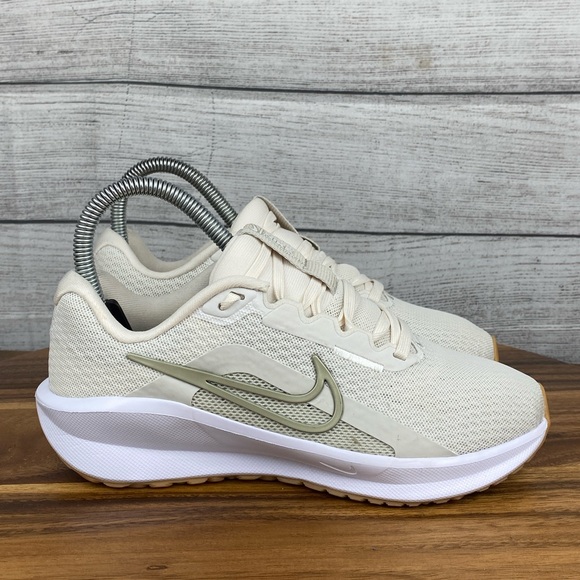 Nike Downshifter 13 Light Bone Neutral Olive Running Shoe FD6476-010 Womens Sz 5 - Picture 3 of 11